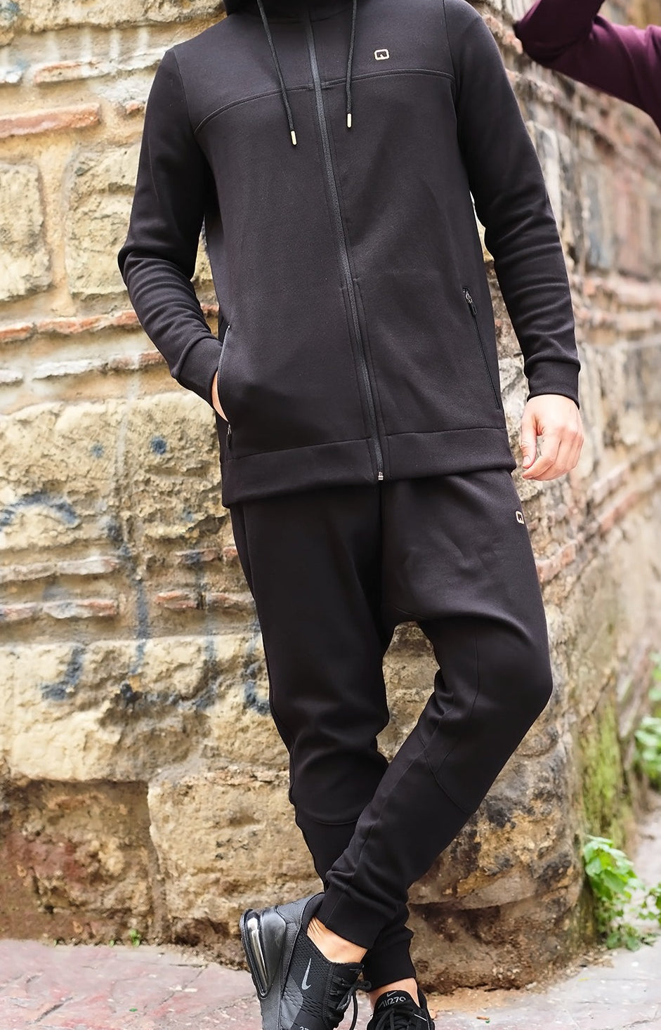  QL Relaxed Tracksuit PREMIERE in Black and Gold - QABA'IL,