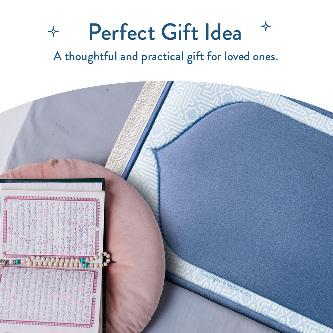 Tapis de prière rembourré pour enfants avec design bleu classique | Urban Rugs UK | Un beau cadeau de Ramadan et d’Aïd pour les proches