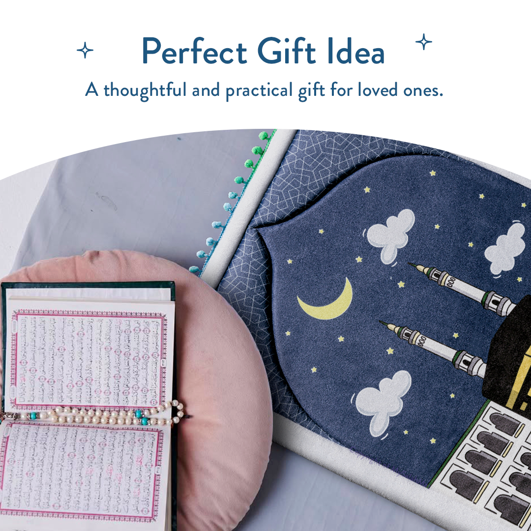 Tapis de prière bébé rembourré avec motif Midnight in Mecca par Urban Rugs UK | Un magnifique cadeau de Ramadan et d’Aïd pour vos proches