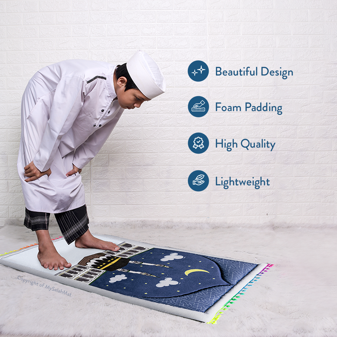 Tapis de prière bébé rembourré avec motif Midnight in Mecca par Urban Rugs UK | Un magnifique cadeau de Ramadan et d’Aïd pour vos proches