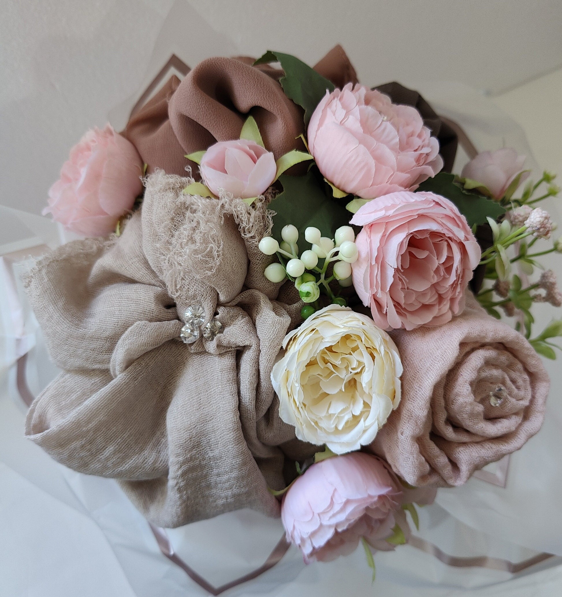  Classic Bloom Hijab Gift Bouquet Preset - Tahani Boutique,