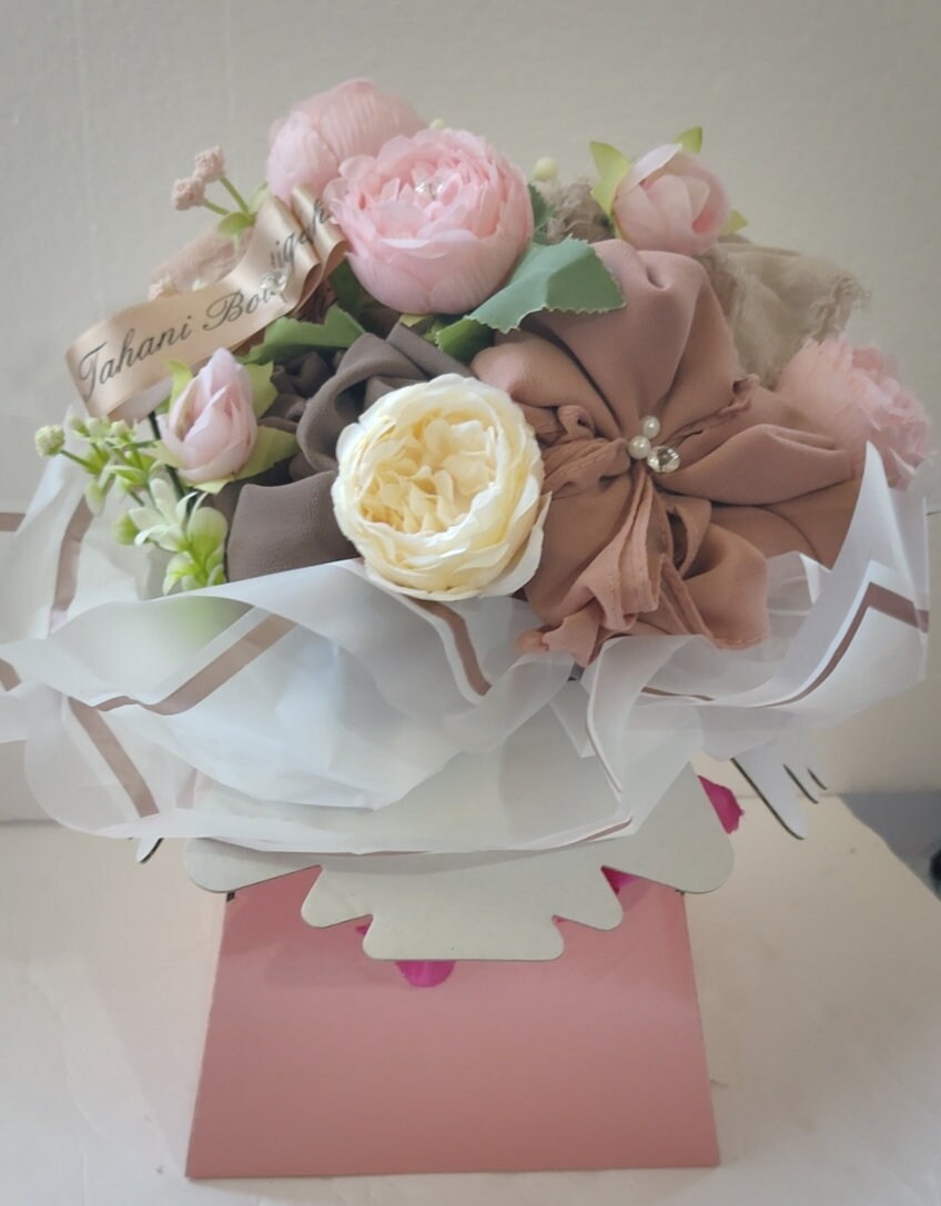  Classic Bloom Hijab Gift Bouquet Preset - Tahani Boutique,