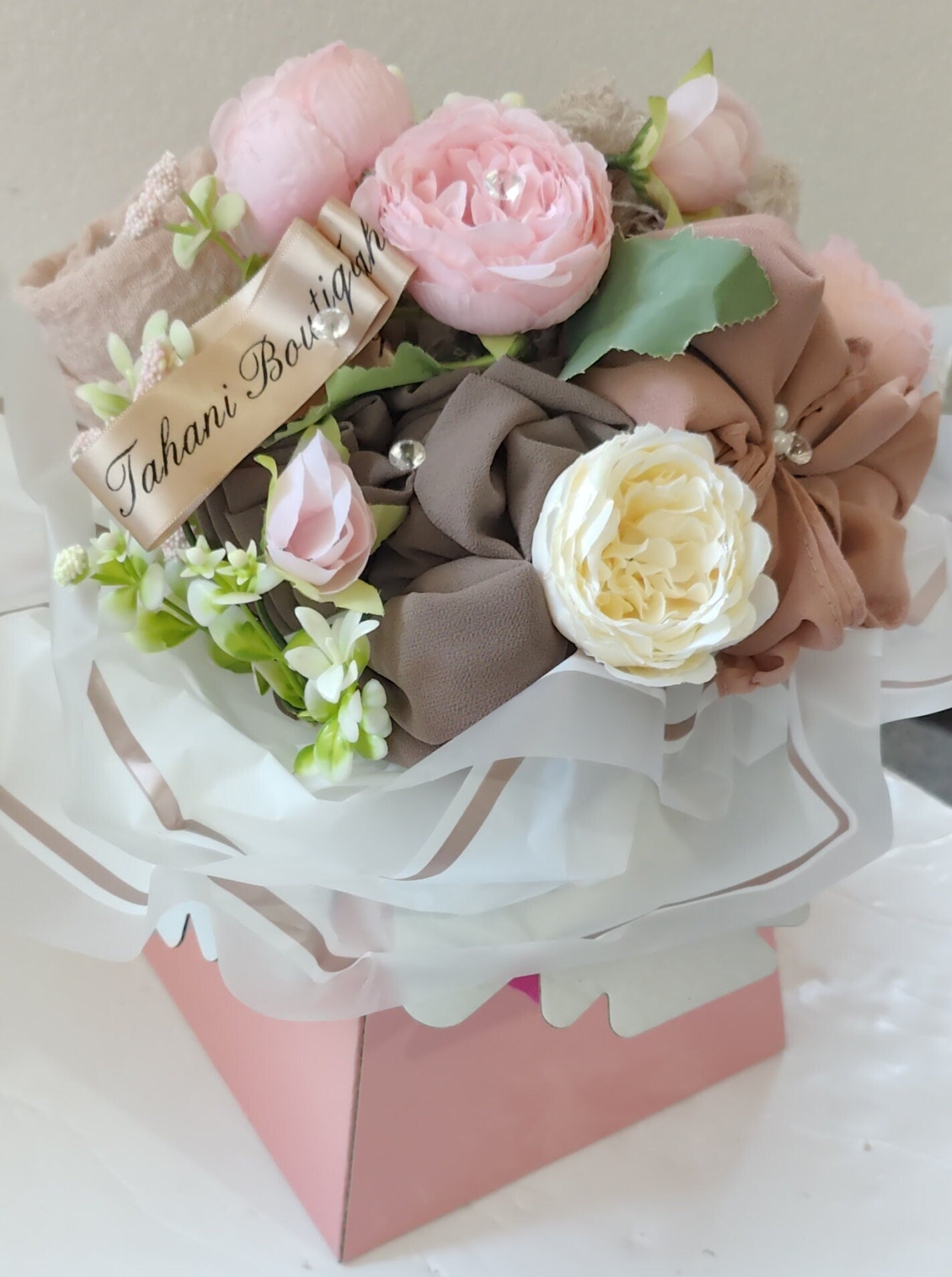 Classic Bloom Hijab Gift Bouquet Preset - Tahani Boutique,