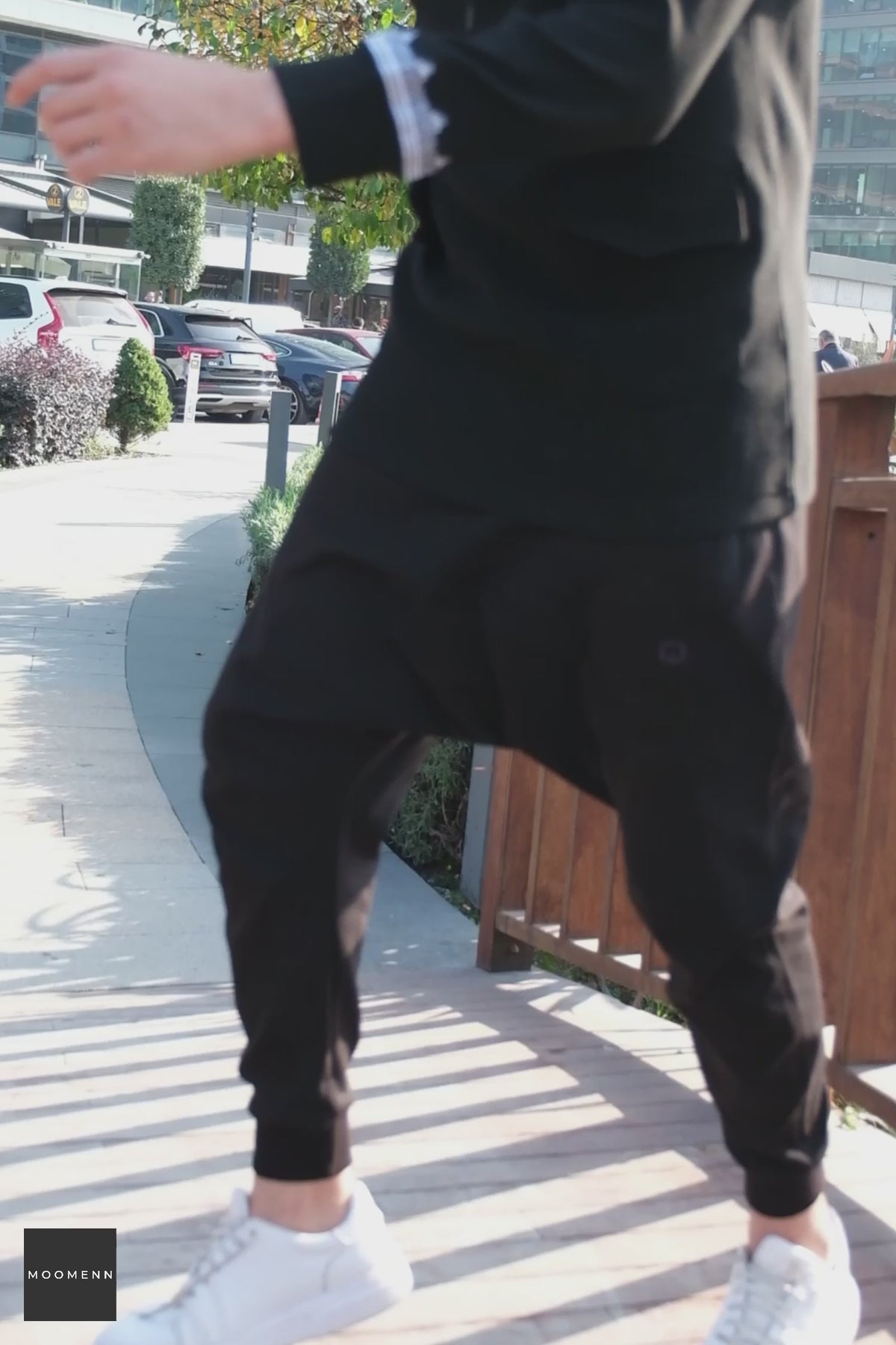 Video laden: QL Onyx UP Relaxed Joggers in Dark Grey