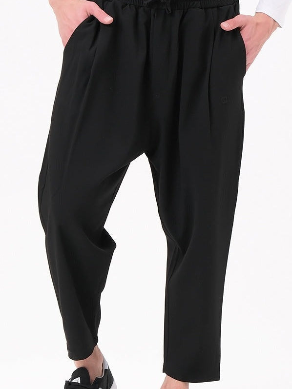 QL CLASSIK Relaxed Fit Cropped Trousers in Black - MOOMENN