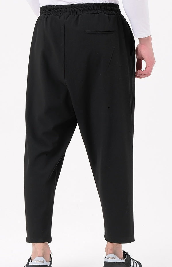 QL CLASSIK Relaxed Fit Cropped Trousers in Black | MOOMENN