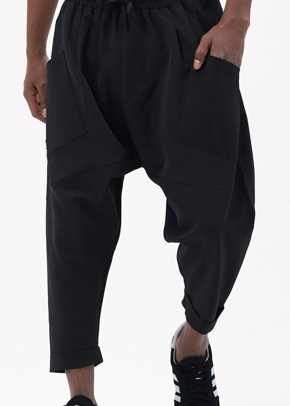 QL Design Lightweight Relaxed Fit Trousers in Black - MOOMENN