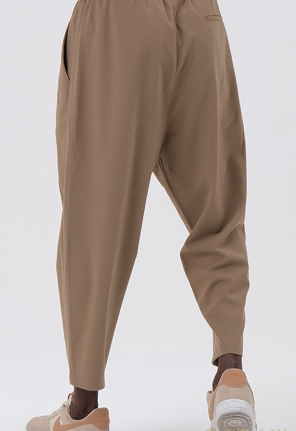 QL CLASSIK Relaxed Fit Cropped Trousers in Camel - MOOMENN