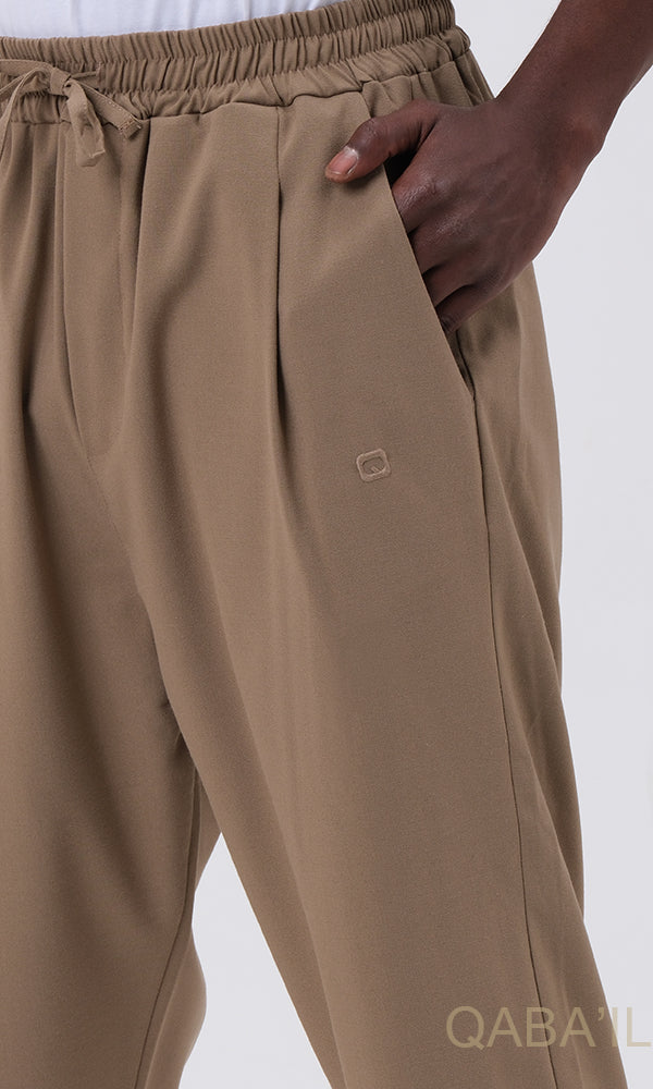 QL CLASSIK Relaxed Fit Cropped Trousers in Camel | MOOMENN